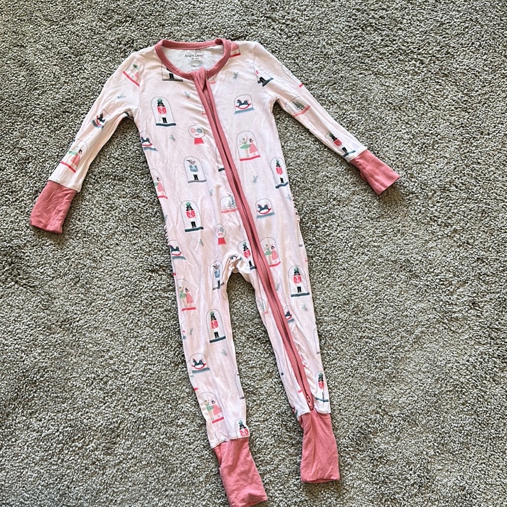 Angel Dear bamboo Zippie. Size 12-18 months. EUC. Ruffle butt.